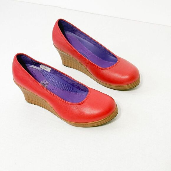 Crocs A-Leigh NWOB Sz 8 Red Closed-Toe Leather Wedge Sandals - Picture 3 of 12
